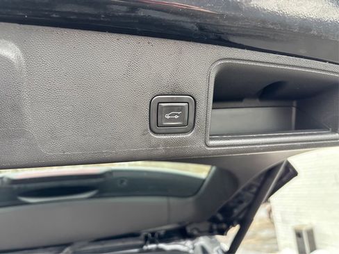 Used 2024 GMC Terrain Denali AWD/4WD image 14