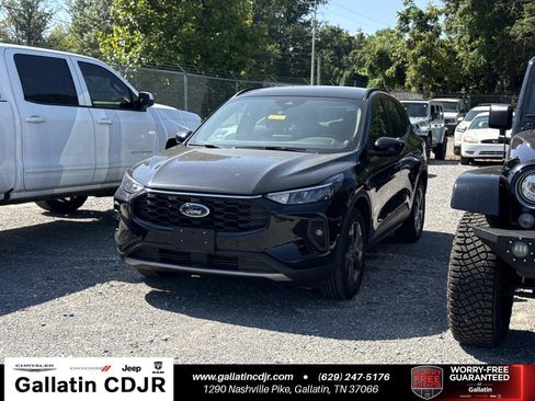 Used 2025 Ford Escape ST-Line Select AWD/4WD image 1
