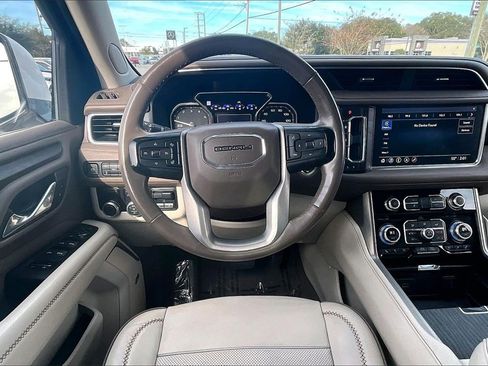 Used 2021 GMC Yukon Denali w/ Denali Premium Package image 8