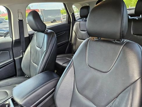 Used 2019 Ford Edge Titanium AWD/4WD image 18