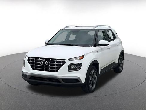 Used 2026 Hyundai Venue SEL FWD image 6