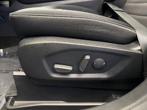 Used 2020 Ford Edge SE image 12