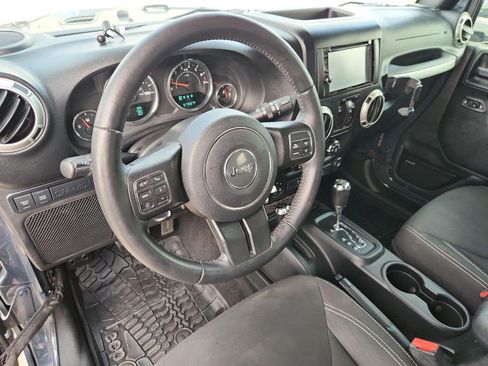 Used 2016 Jeep Wrangler Unlimited Rubicon w/ Connectivity Group AWD/4WD image 10