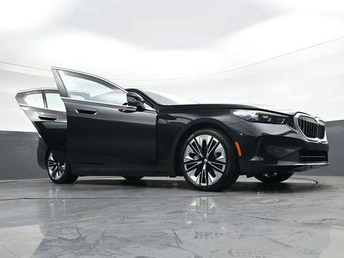 New 2026 BMW i5 eDrive40 image 39