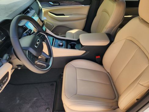 New 2026 Jeep Grand Cherokee L Limited w/ Luxury Tech Group II image 12