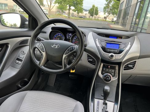 Used 2013 Hyundai Elantra FWD image 10