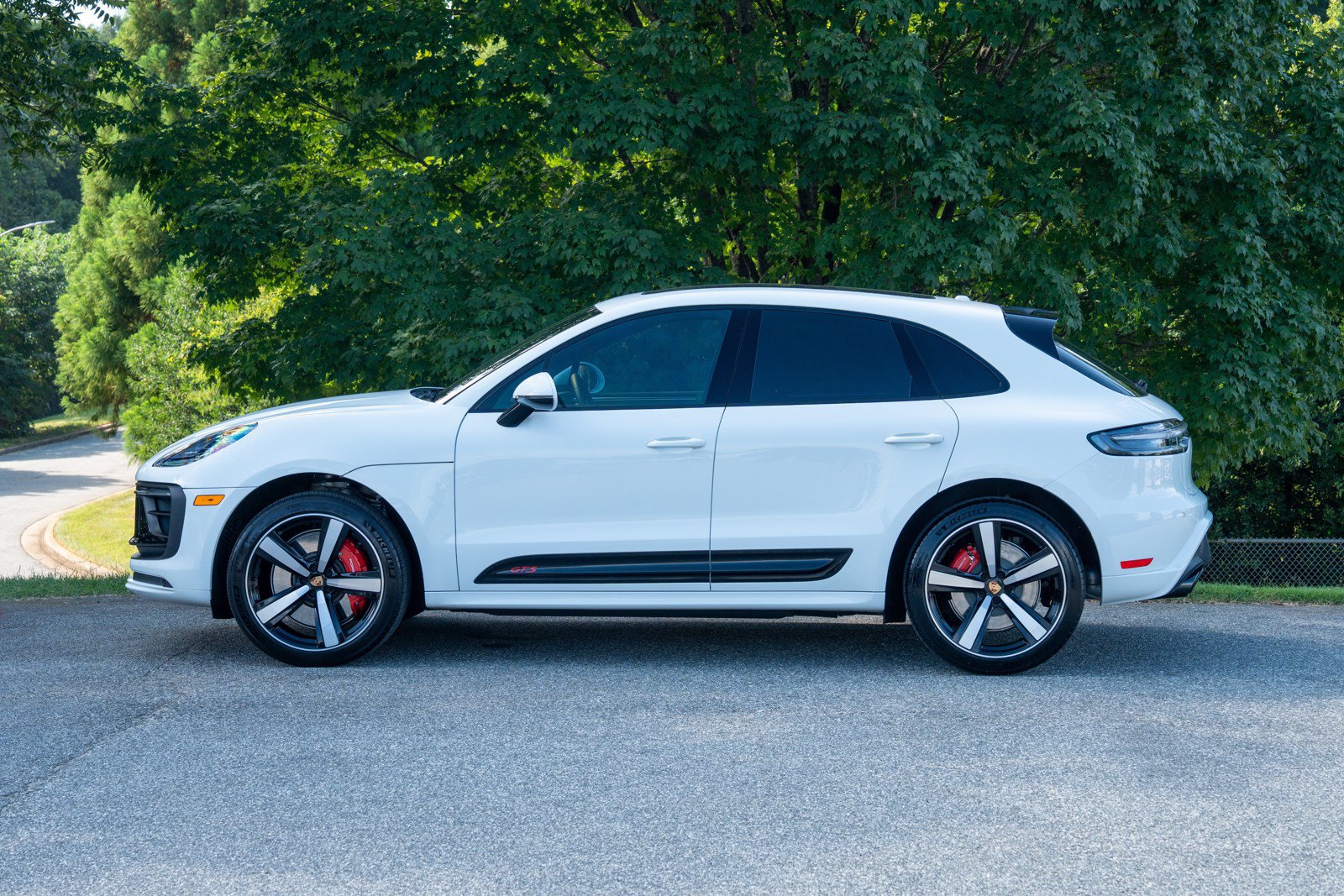 Certified 2024 Porsche Macan GTS AWD/4WD image 2