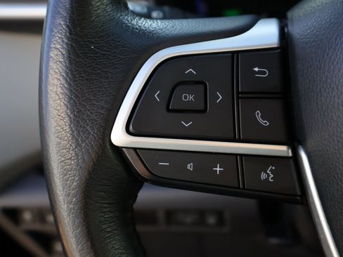 Used 2024 Toyota Sienna XLE image 38