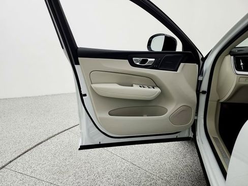 New 2026 Volvo XC60 T8 Ultra w/ Protection Package Premier image 28