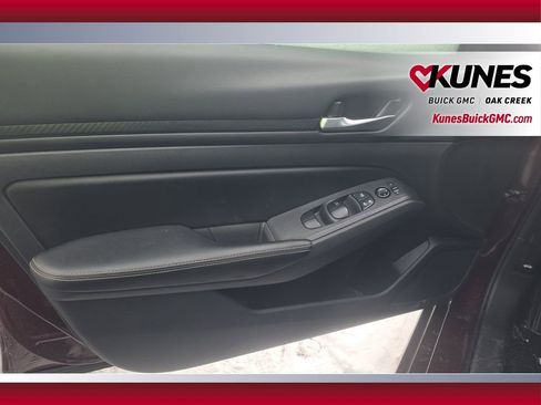 Used 2024 Nissan Altima 2.5 SV image 12