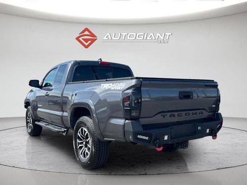 Used 2022 Toyota Tacoma TRD Sport w/ TRD Premium Sport Package AWD/4WD image 5