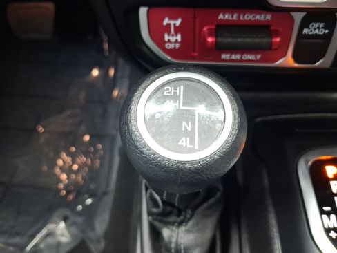Used 2025 Jeep Wrangler Unlimited Sport AWD/4WD image 17