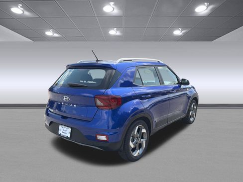 Certified 2025 Hyundai Venue Limited FWD image 7