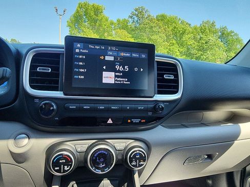 Used 2025 Hyundai Venue SEL image 17