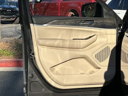 New 2025 Jeep Grand Cherokee L Limited image 10