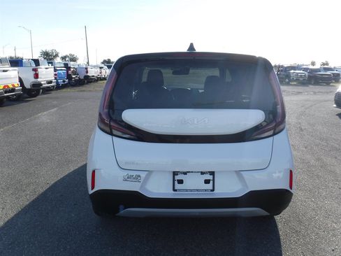Used 2023 Kia Soul LX image 5