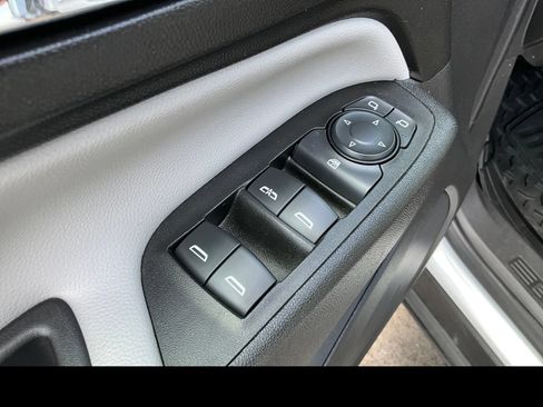 Used 2020 Chevrolet Equinox LS w/ LS Convenience Package FWD image 24