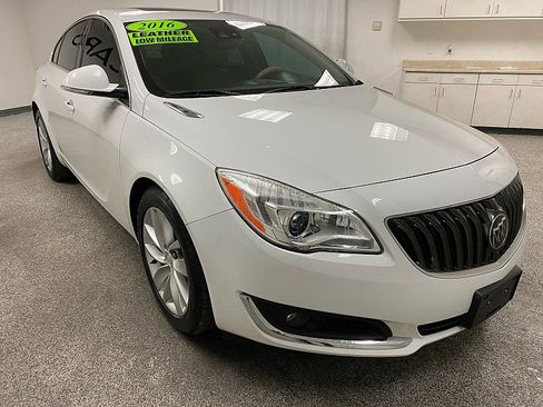 Used 2016 Buick Regal Premium w/ Driver Confidence Package #2 image 3