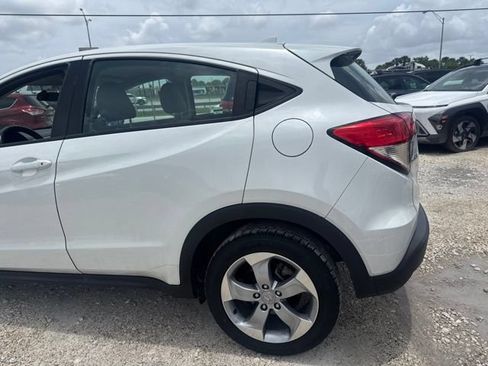 Used 2021 Honda HR-V LX image 9