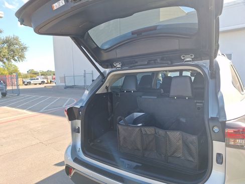 Used 2025 Toyota Highlander Limited image 37