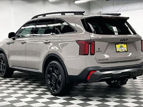 Used 2025 Kia Sorento SX Prestige w/ Olive Brown Leather Package image 3