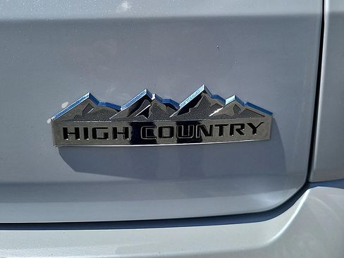 Used 2019 Chevrolet Traverse High Country AWD/4WD image 34