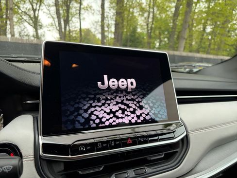 Used 2025 Jeep Compass Limited AWD/4WD image 18