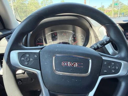 Used 2023 GMC Terrain SLE w/ Driver Convenience Package FWD image 10