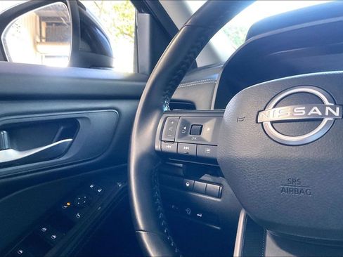 Used 2025 Nissan Rogue SV FWD image 8