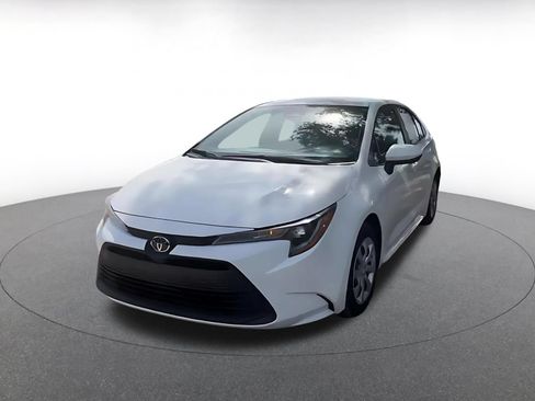 Used 2025 Toyota Corolla LE FWD image 7