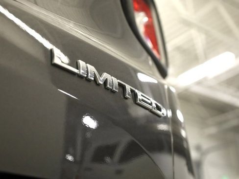 Used 2020 Jeep Renegade Limited image 39