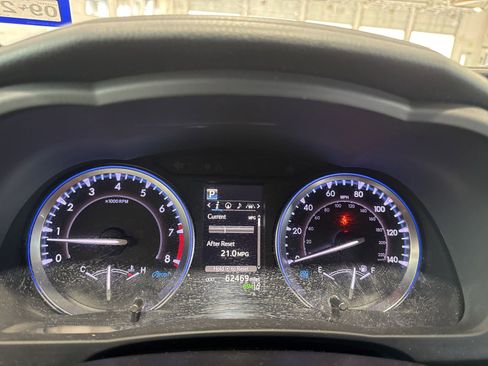 Used 2019 Toyota Highlander SE w/ Nightshade Edition FWD image 18