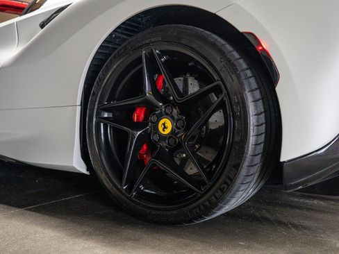 Used 2022 Ferrari F8 Tributo RWD image 17