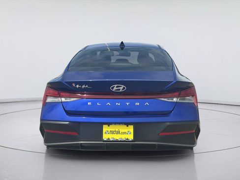 Used 2025 Hyundai Elantra SEL FWD image 5
