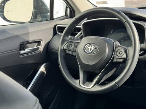 Used 2024 Toyota Corolla Cross XLE image 12