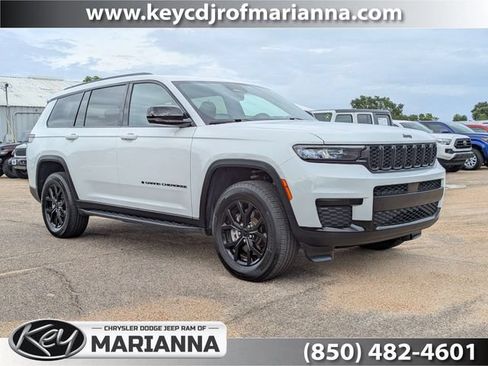 Used 2025 Jeep Grand Cherokee L Laredo RWD image 1