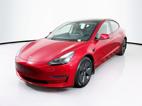 Used 2023 Tesla Model 3 Standard Range image 3