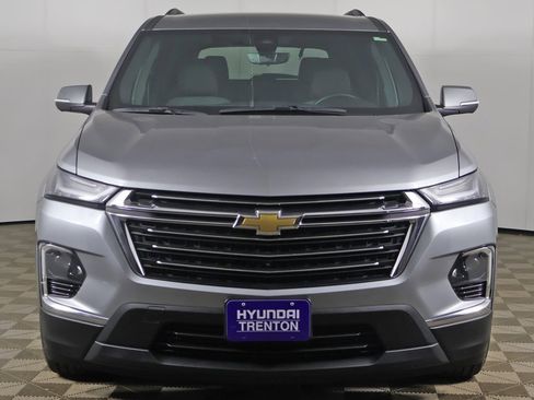 Used 2023 Chevrolet Traverse LT w/ Rear Camera Mirror Package image 17