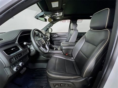 Used 2023 GMC Yukon SLT w/ SLT Premium Package image 10