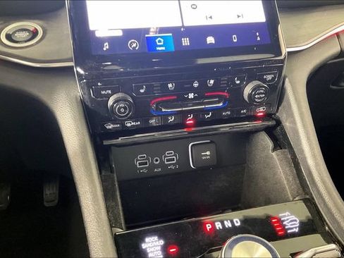 Used 2023 Jeep Grand Cherokee L Overland AWD/4WD image 8