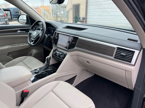 Used 2019 Volkswagen Atlas SEL R-Line image 16