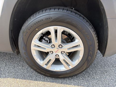 Used 2024 GMC Terrain SLE FWD image 29