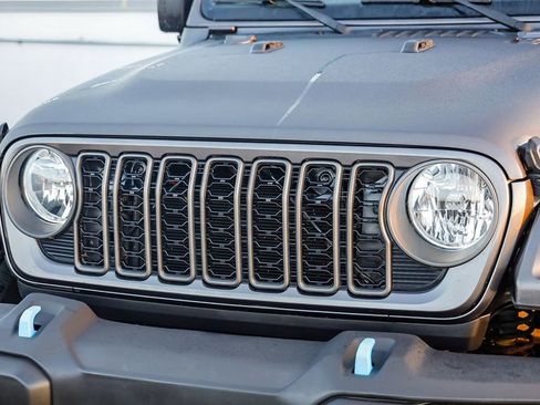 Used 2024 Jeep Wrangler Unlimited image 6