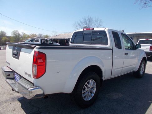 Used 2016 Nissan Frontier SV image 3