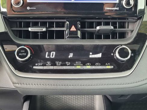 Used 2022 Toyota Corolla SE w/ SE Premium Package FWD image 21