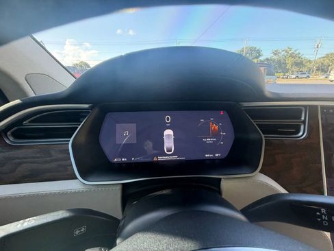 Used 2018 Tesla Model X 75D AWD/4WD image 17
