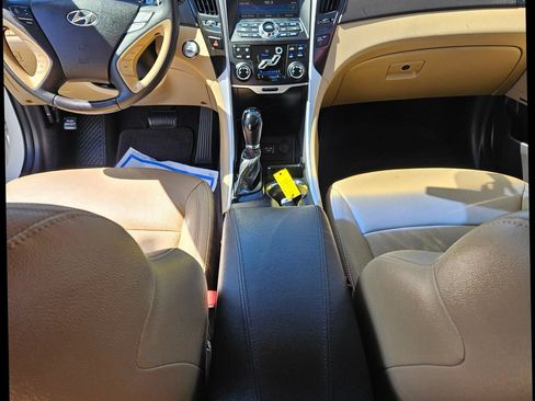 Used 2011 Hyundai Sonata Limited w/ Navigation Pkg 5 image 8