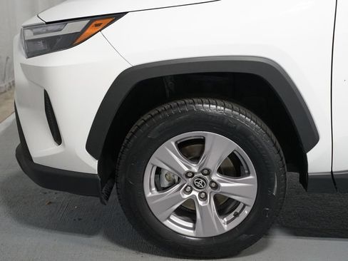Used 2025 Toyota RAV4 XLE FWD image 5