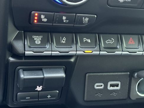 Used 2023 Chevrolet Silverado 2500 High Country w/ Z71 Off-Road Package image 47