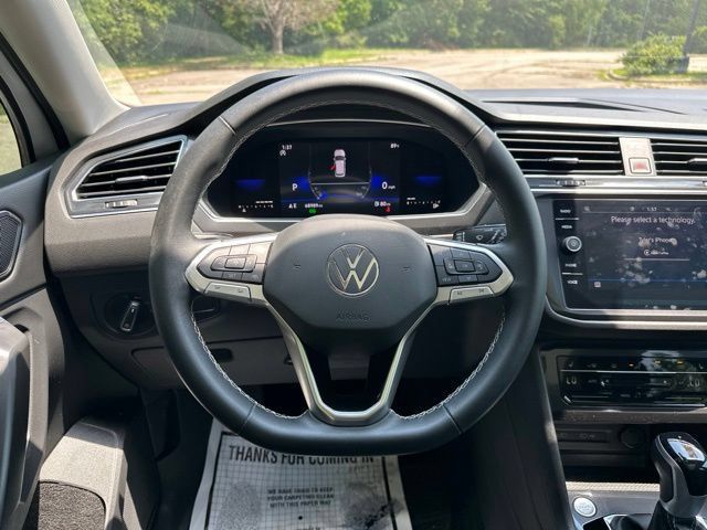 Used 2022 Volkswagen Tiguan SE FWD image 12